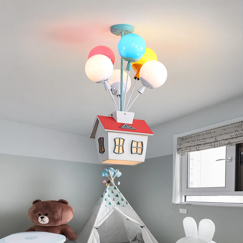 Baby Nursery Chandelier - โคมไฟระย้าไม้รูปบ้านบอลลูนหลากสีสัน ปี 2026 สำหรับห้องเด็ก ห้องนอนเด็กชาย เด็กหญิง